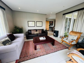 Luxurious Secure V&A Waterfront Apt